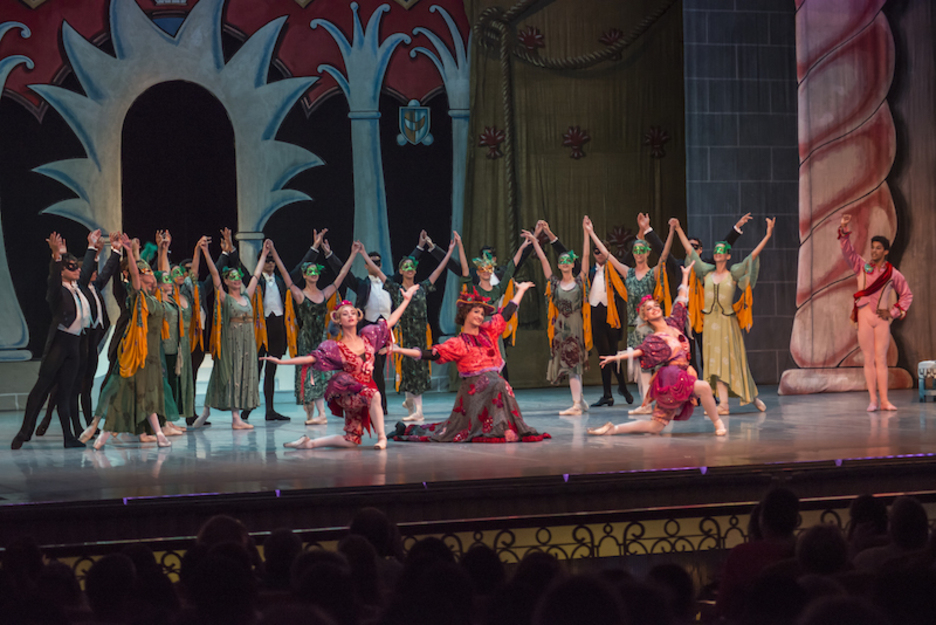 Un momento de la representación de «La Cenicienta». (Rolando PUJOL/BALLET NACIONAL DE CUBA)