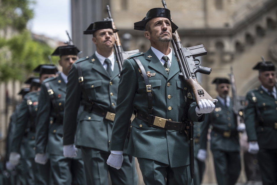 Los guardias civiles han tomado el centro de Iruñea. (Jagoba MANTEROLA / FOKU)