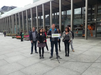 Acto de EH Bildu en la plaza de Abastos de Gasteiz. 