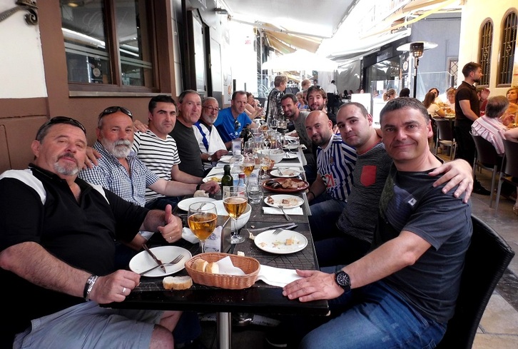 Realeko emakumezkoen taldeko entrenatzaile, prestatzaile fisiko eta fisioterapeuta ohiak Granadan.(Ane URKIRI)