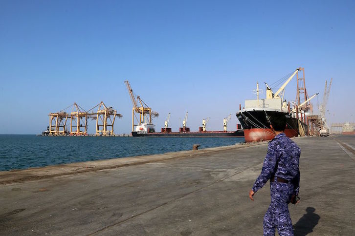 Instalaciones del puerto de Hodeida. (AFP)