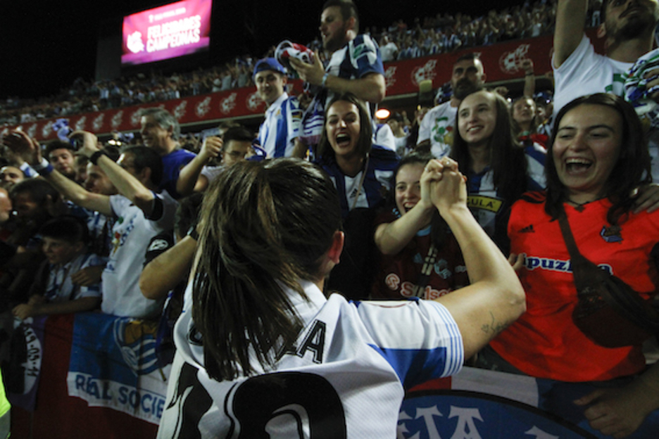 Jokalariak eta zaletuak, bat. (LA OTRA FOTO)