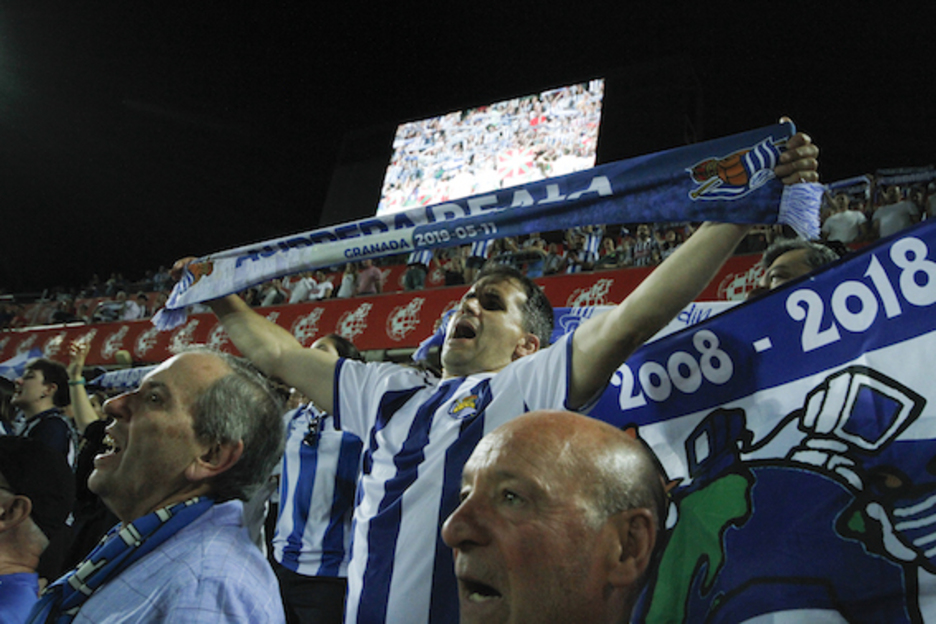 Eztarria urratu arte. (LA OTRA FOTO)