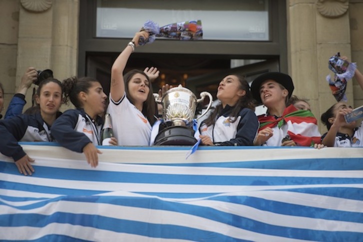 Realeko neskak, Diputazioan. (Juan Carlos RUIZ/FOKU)