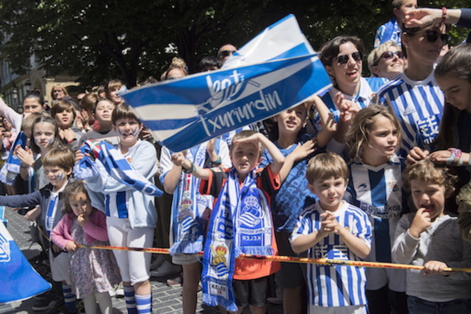 Lo más pequeños no han querido perder la fiesta. (Juan Carlos RUIZ/FOKU) Lo más pequeños no han querido perder la fiesta. (Juan Carlos RUIZ/FOKU)