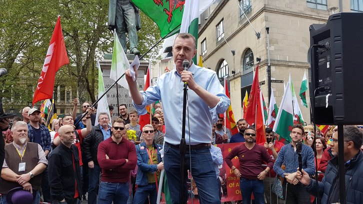 El líder de Plaid Cymru Adam Price, en la manifestación. (Mark MANSFIELD)
