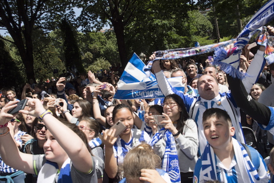 La multitud, en Alderdi Eder. (Juan Carlos RUIZ/FOKU) La multitud, en Alderdi Eder. (Juan Carlos RUIZ/FOKU)