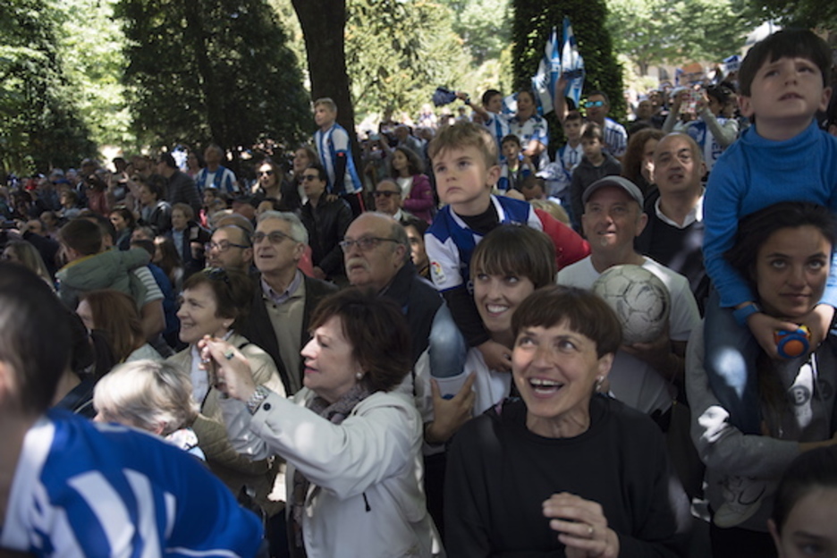 Gentes de todas las edades, en las celebraciones por la Copa. (Juan Carlos RUIZ/FOKU) Gentes de todas las edades, en las celebraciones por la Copa. (Juan Carlos RUIZ/FOKU)