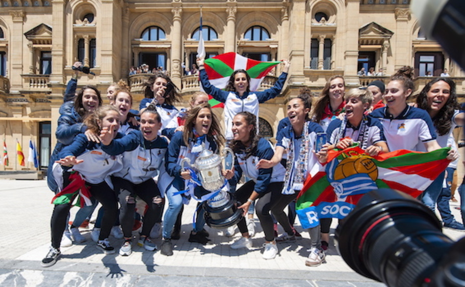 En Alderdi Eder, con el título. (Juan Carlos RUIZ/FOKU) En Alderdi Eder, con el título. (Juan Carlos RUIZ/FOKU)