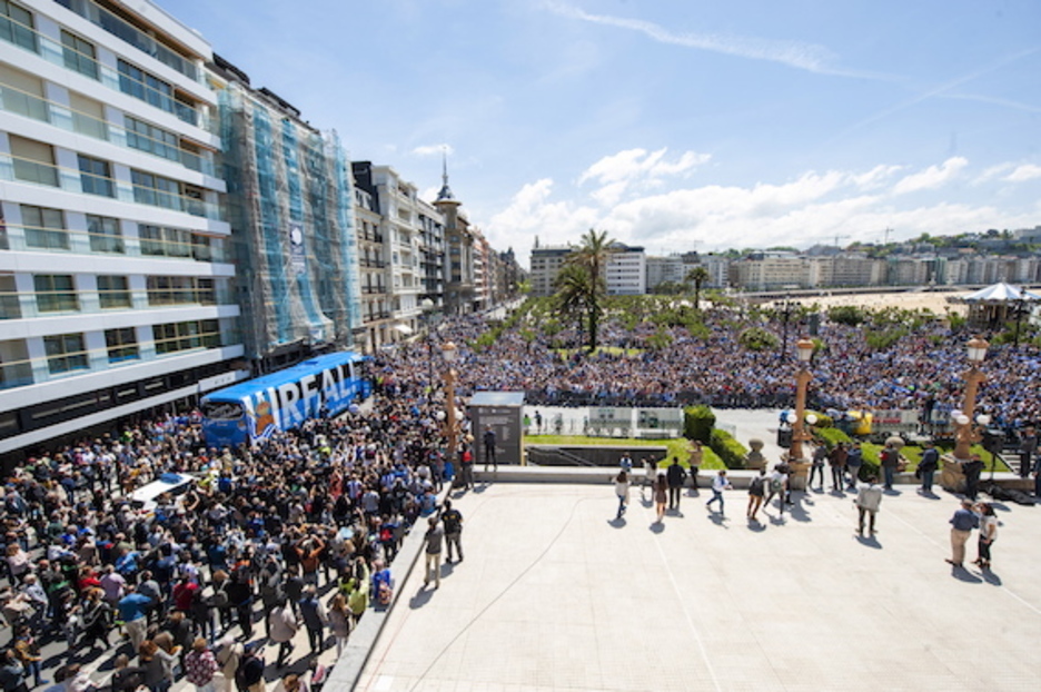 Alderdi Eder, desde el balcón del Ayuntamiento. (Juan Carlos RUIZ/FOKU) Alderdi Eder, desde el balcón del Ayuntamiento. (Juan Carlos RUIZ/FOKU)
