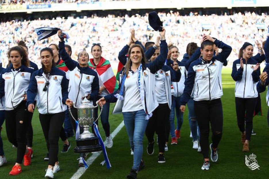 Anoeta ha homenajeado a las txuri-urdin en los prolegómenos del partido contra el Madrid. (@RealSociedad) Anoeta ha homenajeado a las txuri-urdin en los prolegómenos del partido contra el Madrid. (@RealSociedad)