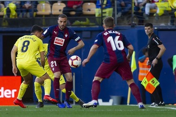 Los azulgranas apenas han generado peligro. OMAR ARNAU/LA OTRA FOTO