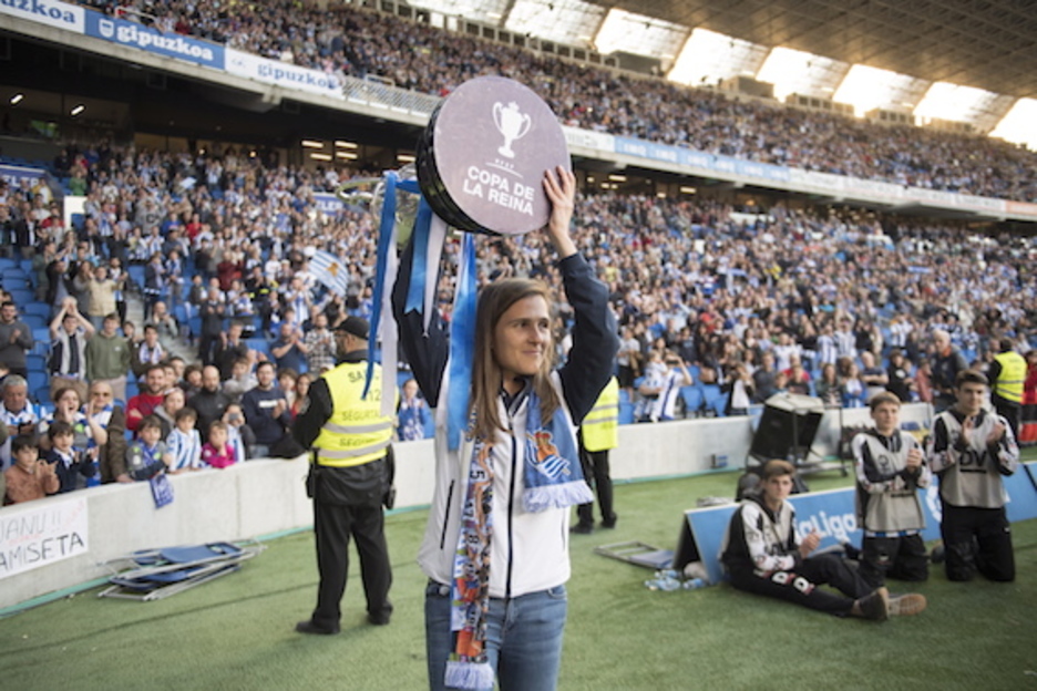 Sandra Ramajo, con el título en Anoeta. (Juan Carlos RUIZ/FOKU) Sandra Ramajo, con el título en Anoeta. (Juan Carlos RUIZ/FOKU)