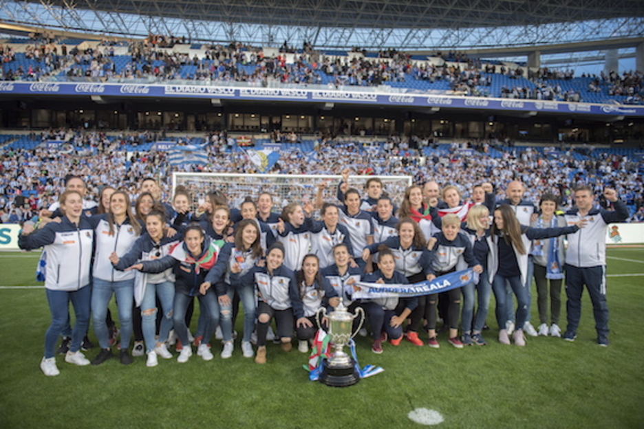 La afición realista ha reconocido el logro del equipo femenino. (Juan Carlos RUIZ/FOKU)