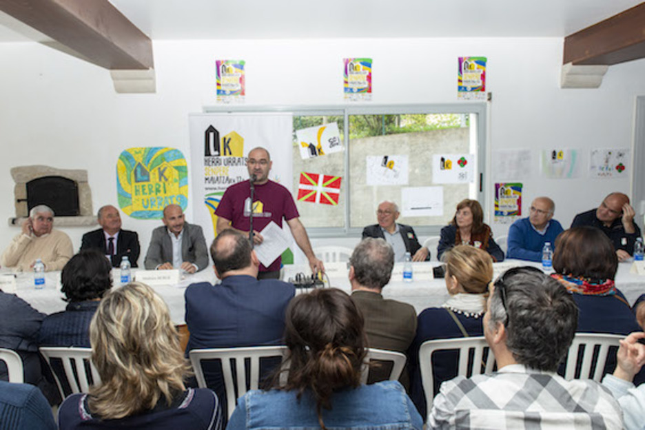 Paxkal Indo 2008az geroztik Seaskako lehendakaria izan denak kargua utzi duela iragarri zuen hasiera ekitaldian. ©Guillaume FAUVEAU