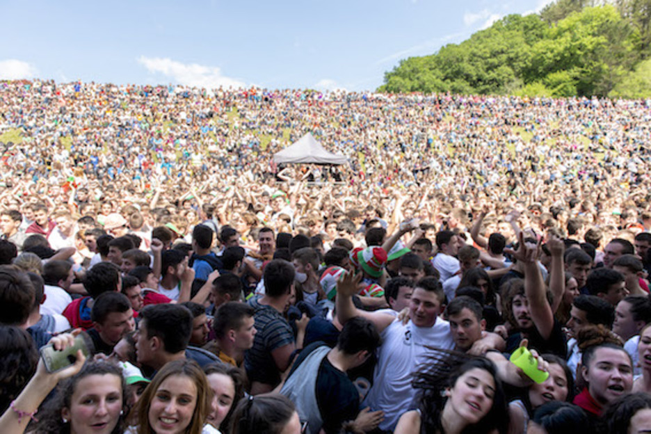 Kontzertu jendetsuak izan ziren gune ezberdinetan. Kontzertu jendetsuak izan ziren gune ezberdinetan.