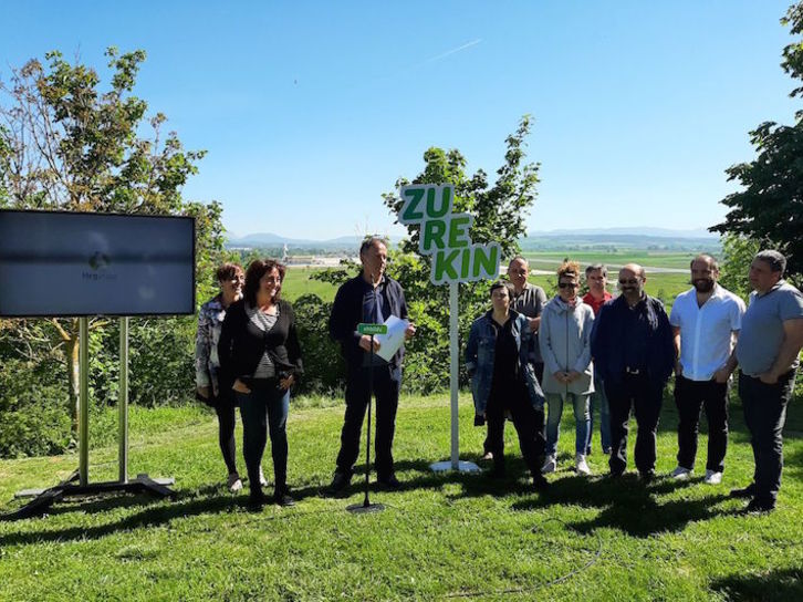 Kike Fernandez de Pinedo, Arabako ahaldun nagusi izateko EH Bilduren hautagaia, Estarronan egindako aurkezpenean. 