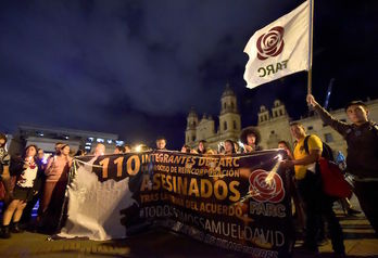 Protesta para denunciar las muertes de exguerrilleros desmovilizados. (Raúl ARBOLEDA/AFP)