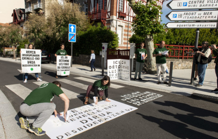Acción llevada a cabo por Bizi! en Biarritz (Guillaume FAUVEAU)