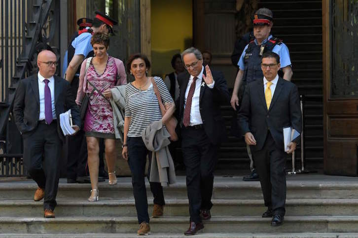 El presiden catalán, Quim Torra, sale del TSJC tras prestar declaración. (Lluís GENÉ/AFP)