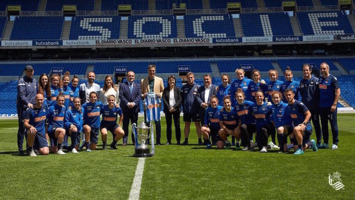 Pedro Sánchez, en Anoeta con las campeonas de Copa. (@RealSociedad)