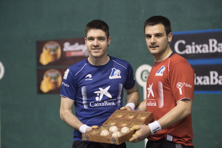 Irribarria eta Elezkano, hautatutako pilotekin. (Juan Carlos Ruiz/FOKU)