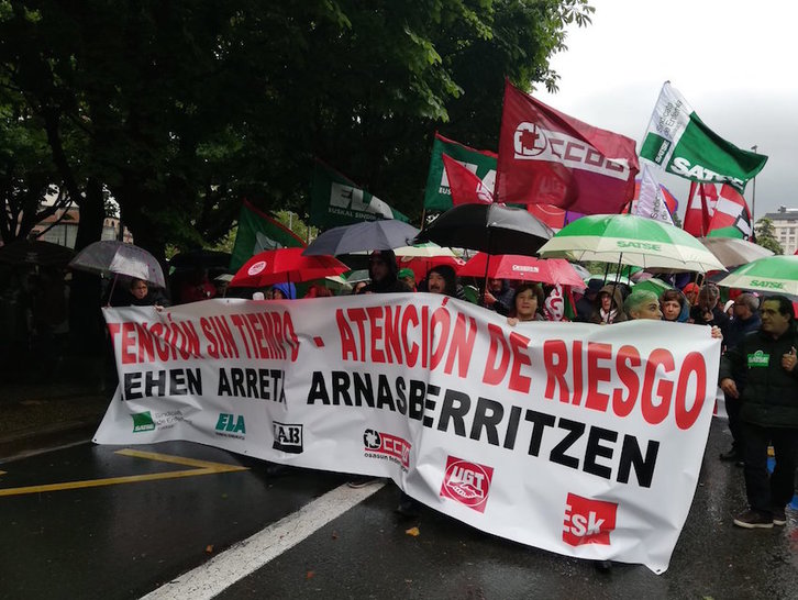 Lehen Arretako zentroetako langileek manifestazioa egin dute Donostian. (@LABsindikatua)