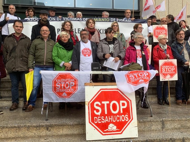 Comparecencia de Stop Desahucios en Donostia. (STOP DESAHUCIOS)