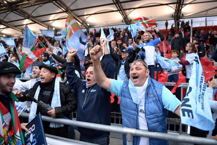 La distancia no ha sido obstáculo para la fiel afición del Aviron, que tiene otra cita el domingo que viene en la cercana Pau. (@rugbyprod2)