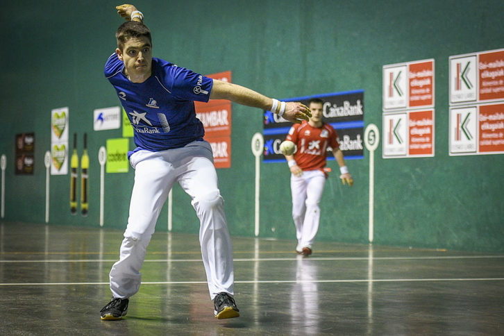 Irribarria pilota astintzen (Gorka RUBIO/FOKU)