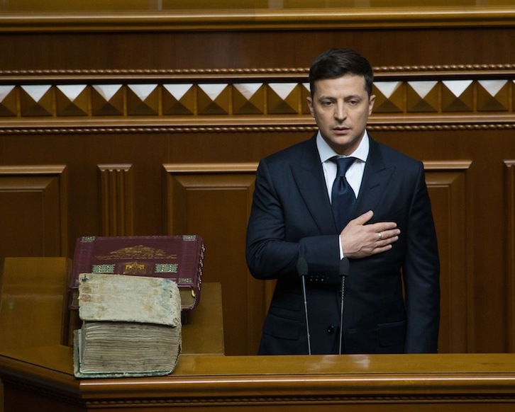 El nuevo presidente jura el cargo en la Rada (MARKIV MYKHAILO-AFP) 