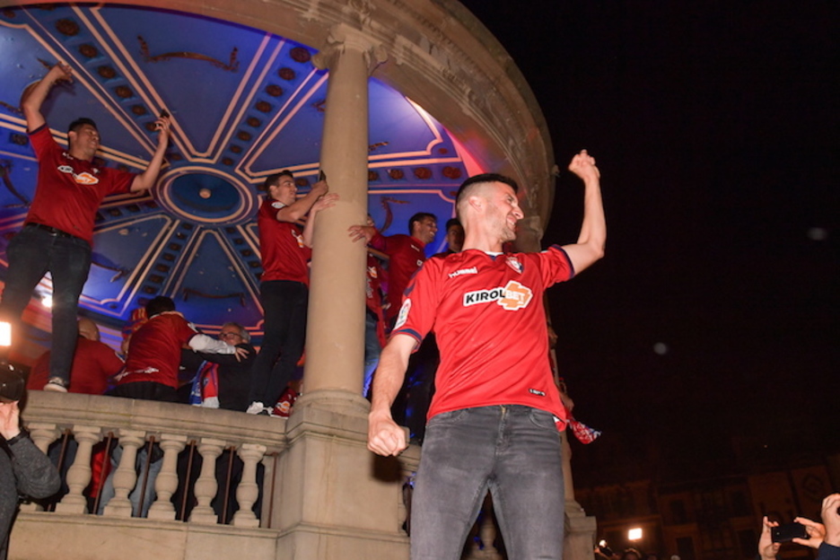 El capitán, Oier Sanjurjo, saluda a la afición. (Idoia ZABALETA/FOKU) El capitán, Oier Sanjurjo, saluda a la afición. (Idoia ZABALETA/FOKU)