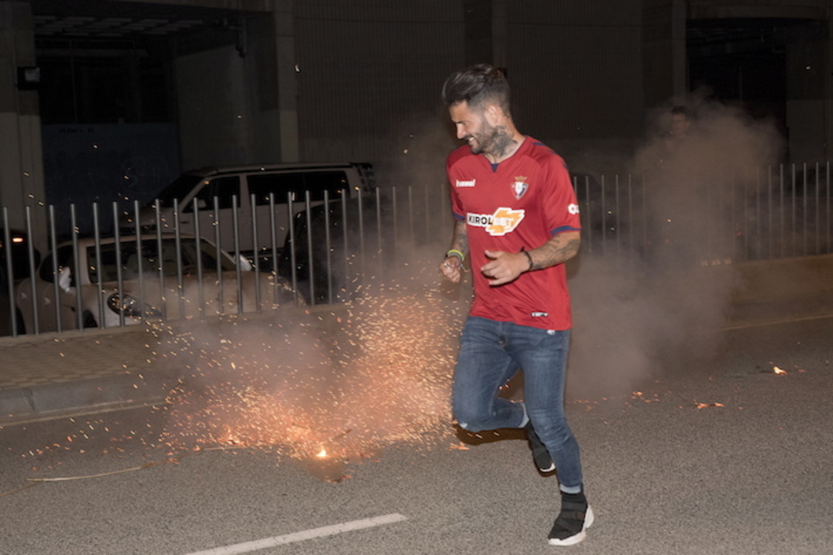Los jugadores comenzaron a festejar en El Sadar, desde donde siguieron el partido del Albacete. (Iñigo URIZ/FOKU) Los jugadores comenzaron a festejar en El Sadar, desde donde siguieron el partido del Albacete. (Iñigo URIZ/FOKU)