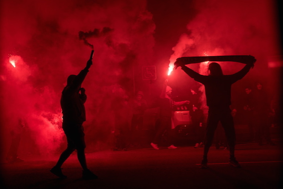 Iruñea se tiñe de rojo para la ocasión. (Iñigo URIZ/FOKU) Iruñea se tiñe de rojo para la ocasión. (Iñigo URIZ/FOKU)
