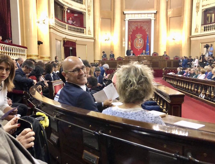 Raül Romeva, en su escaño en el Senado. (@raulromeva)