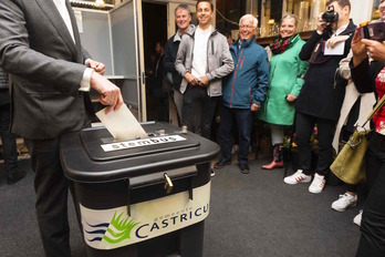 Los primeros votos de estas elecciones europeas, en Holanda. (Evert ELZINGA / AFP)