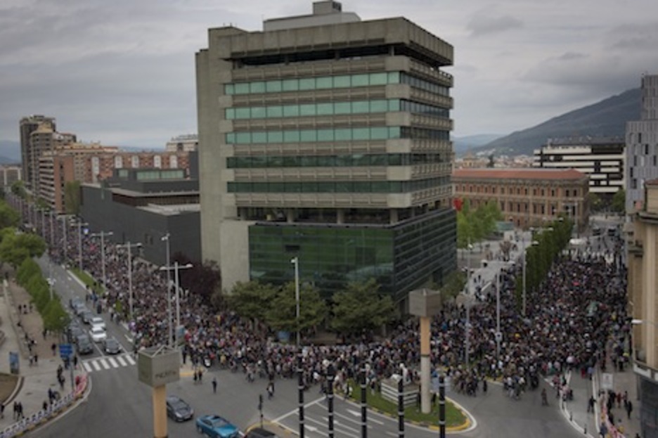 Unas 35.000 personas se manifestaron en Iruñea contra la sentencia del «caso la manada», en abril de 2018. (Iñigo URIZ/Foku) 