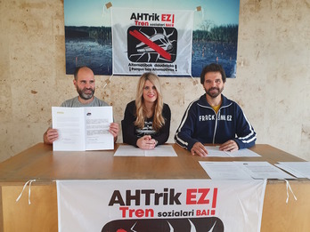 Lautada, Arabako Haranak eta Gasteizko AHTaren aurkako plataformek egin dute agerraldia. (AHTaren aurkako Plataforma)