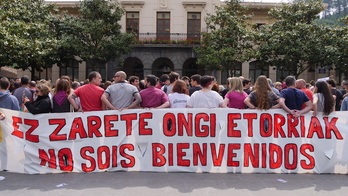 Los vecinos de Ugao han dado la espalda a Albert Rivera. (Monika DEL VALLE/FOKU)