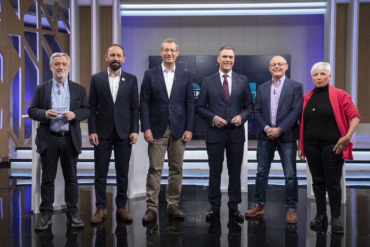 Cano, Itxaso, Olano, el moderador, Izagirre y Valiente. (ETB)
