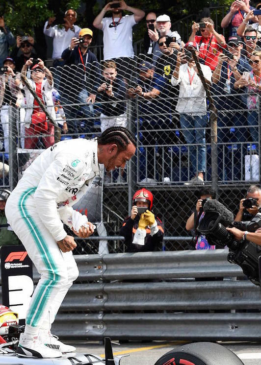 Hamilton celebra la ‘pole’. (Boris HORVAT/AFP)