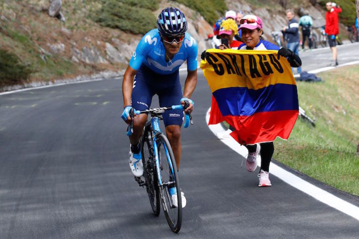 Richard Carapaz realizó en solitario los últimos 28 kilómetros. (Luk BENIES /AFP) 