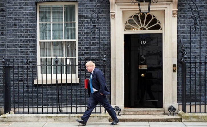 Boris Jonhson sale del 10 de Downing Street. (Niklas HALLE'N/AFP)