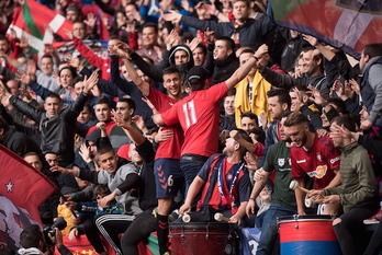 Jugadores de Osasuna celebran uno de los goles. (Iñigo URIZ/FOKU)