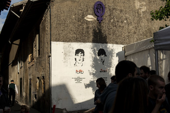 Jusqu’alors place du Trinquet, la place est devenu officiellement « Place Patxa ». ©Guillaume Fauveau