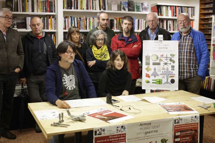 Comparecencia de los colectivos convocantes, este martes en Gasteiz.