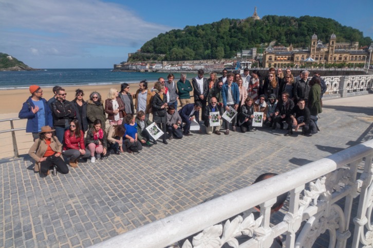 Olatu Talkaren aurkezpena gaur goizean egin dute Kontxako pasealekuan. (Andoni CANELLADA | FOKU)