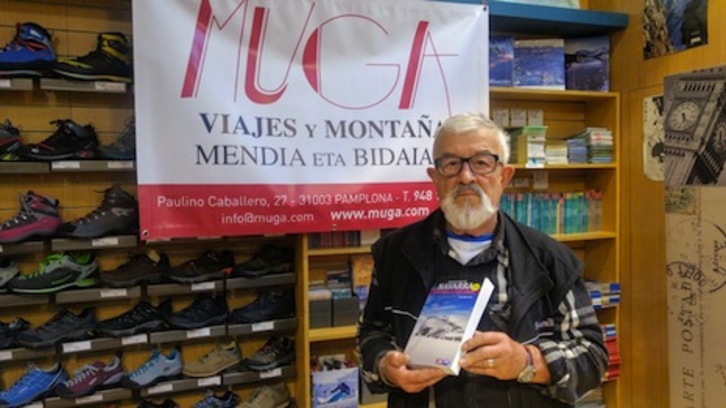 Juan Mari Feliu, en la presentación de su guía actualizada de los montes de Nafarroa. (Iñaki VIGOR)