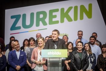 Otegi en el mitin de EH Bildu en La Casilla al inicio de campaña con candidatos en Bizkaia. (Jaizki FONTANEDA / FOKU)
