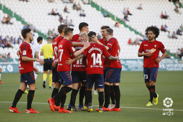 Los jugadores de Osasuna celebran uno de los goles. (LALIGA)